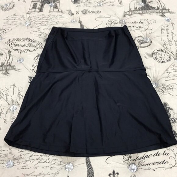 Mermaid Maternity Swim Skirt With Attached Briefs - Picture 4 of 7